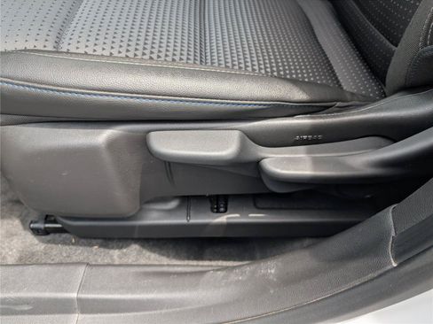 Used 2025 Chevrolet Trax LT FWD image 13