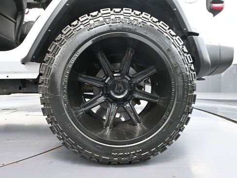 Used 2021 Jeep Wrangler Unlimited Sahara AWD/4WD image 16