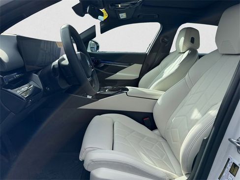 Used 2025 BMW i5 xDrive40 w/ Premium Package image 10