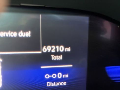 Used 2022 Volkswagen Taos SE image 11