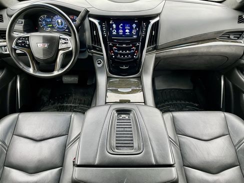 Used 2019 Cadillac Escalade ESV Platinum w/ Escalade Sport Edition image 16