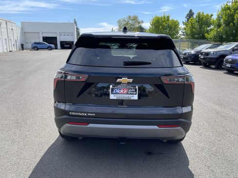 Used 2026 Chevrolet Equinox LT AWD/4WD image 4