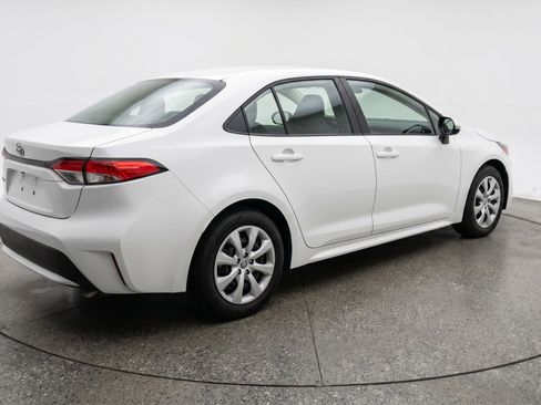 Used 2025 Toyota Corolla LE FWD image 9