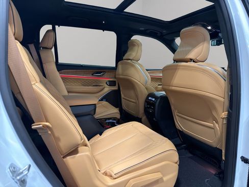 Used 2024 Jeep Grand Cherokee L Summit image 19