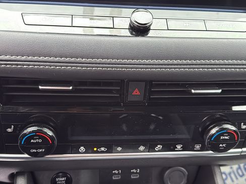 Certified 2024 Nissan Rogue SL image 15