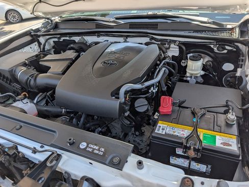 Used 2018 Toyota Tacoma SR w/ SR Convenience Package AWD/4WD image 20