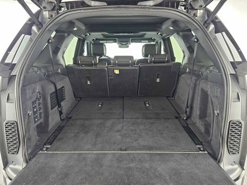 Used 2024 Land Rover Discovery Metropolitan Edition image 16