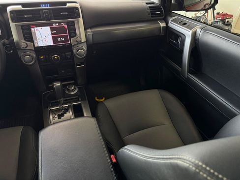 Used 2020 Toyota 4Runner TRD Off-Road Premium w/ Moonroof Package AWD/4WD image 6