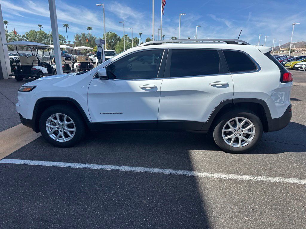 Used 2017 Jeep Cherokee Latitude w/ Cold Weather Group AWD/4WD image 5