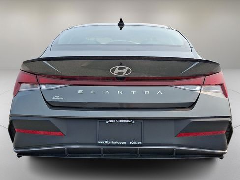 Certified 2025 Hyundai Elantra Sport FWD image 9