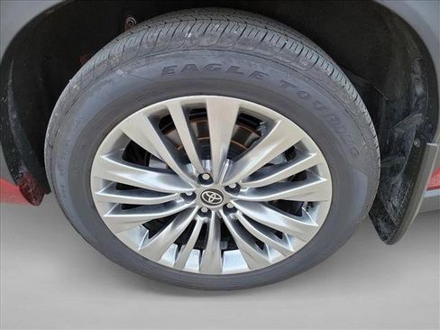 Used 2026 Toyota Highlander Platinum AWD/4WD image 9