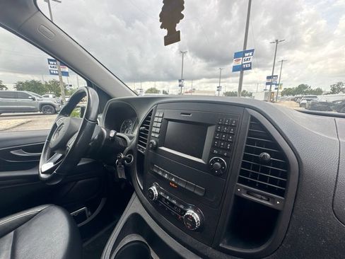 Used 2018 Mercedes-Benz Metris Passenger image 10