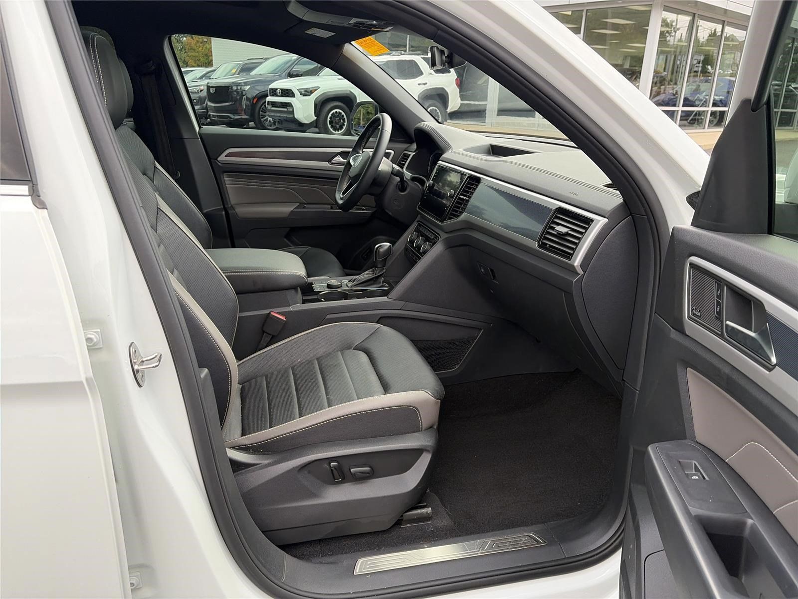 Used 2021 Volkswagen Atlas Cross Sport SEL Premium AWD/4WD image 15