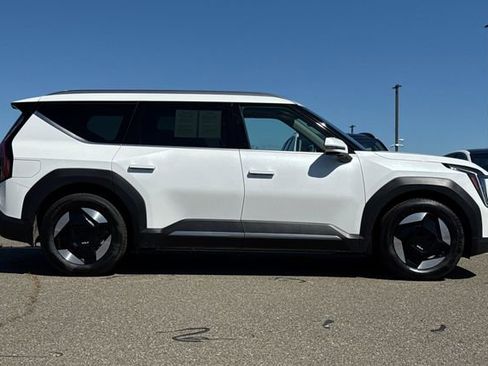 Certified 2024 Kia EV9 Wind AWD/4WD image 3