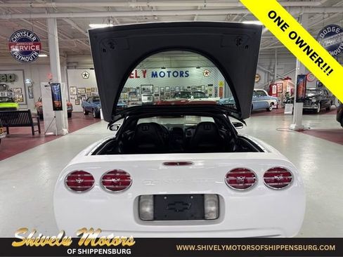 Used 2004 Chevrolet Corvette Coupe w/ Roof Package image 21