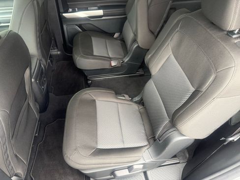 Used 2024 Ford Explorer XLT AWD/4WD image 35