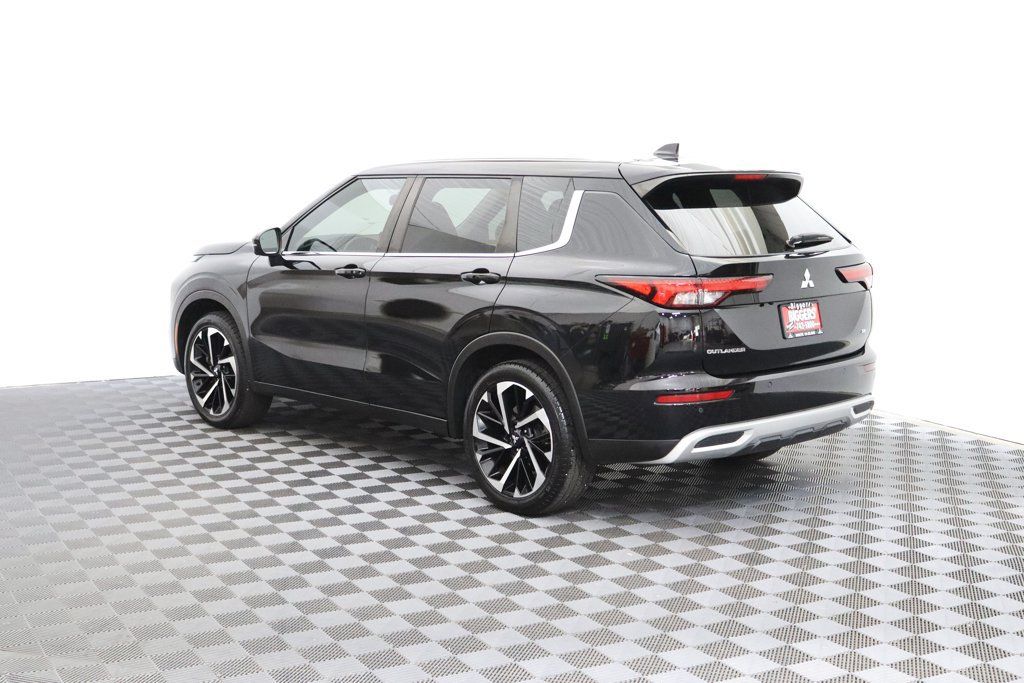 Used 2022 Mitsubishi Outlander SE FWD image 6