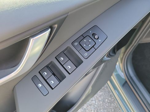 Certified 2025 Kia Niro EX FWD image 20