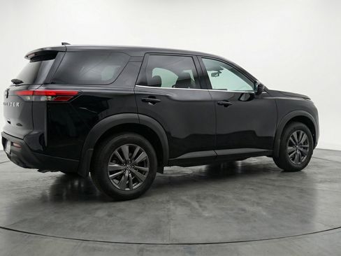 Used 2025 Nissan Pathfinder SV image 9