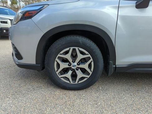 Used 2023 Subaru Forester Premium AWD/4WD image 30