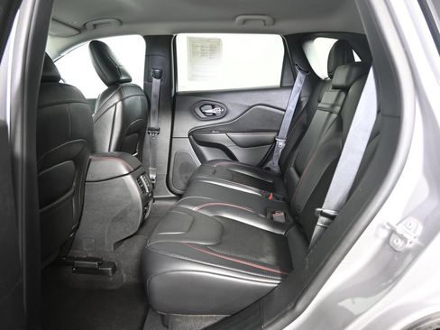 Used 2019 Jeep Cherokee Trailhawk w/ Cold Weather Group AWD/4WD image 17