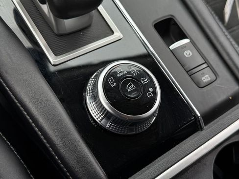 Used 2024 Mitsubishi Outlander SE image 31