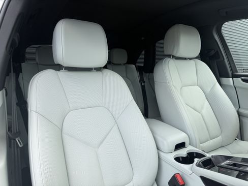 Certified 2024 Porsche Macan AWD/4WD image 18