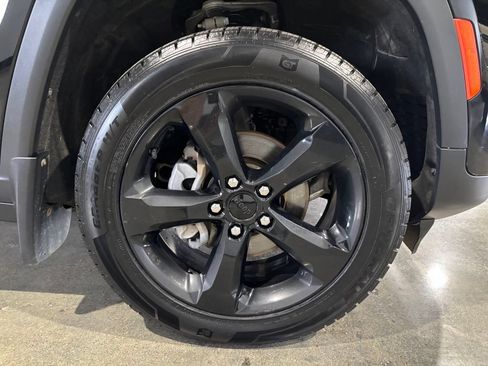 Used 2023 Jeep Grand Cherokee Altitude AWD/4WD image 23