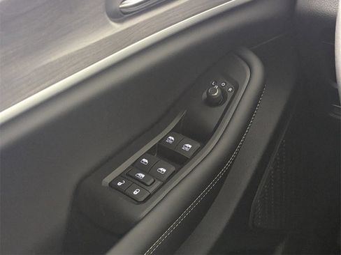 New 2025 Jeep Grand Cherokee Limited w/ Luxury Tech Group II image 17