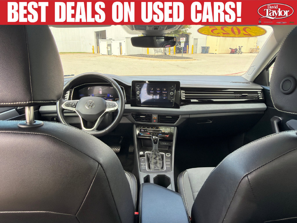Used 2025 Volkswagen Jetta SE FWD image 23