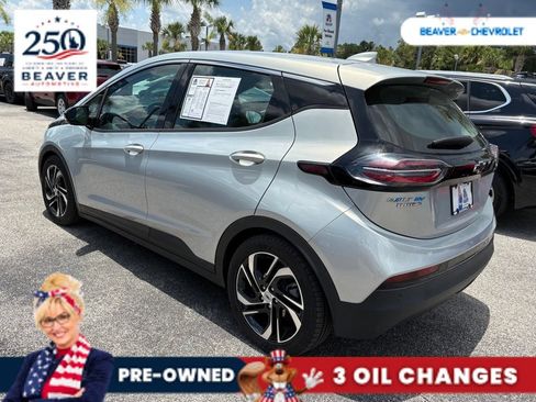 Used 2022 Chevrolet Bolt LT w/ Infotainment Package FWD image 5