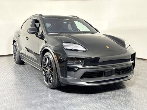 Certified 2026 Porsche Macan GTS Electric AWD/4WD image 9