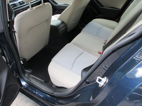 Used 2016 MAZDA MAZDA3 i Sport image 11