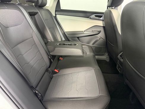 Used 2025 Volkswagen Taos SE w/ Panoramic Sunroof Package image 28