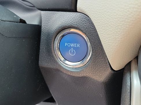 Used 2021 Toyota RAV4 XLE AWD/4WD image 29
