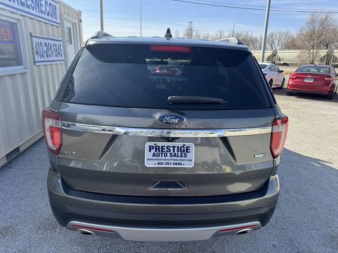 Used 2017 Ford Explorer XLT w/ Equipment Group 202A image 6
