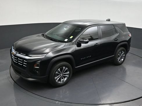 Used 2025 Chevrolet Equinox LT w/ Safety and Technology Package FWD image 16