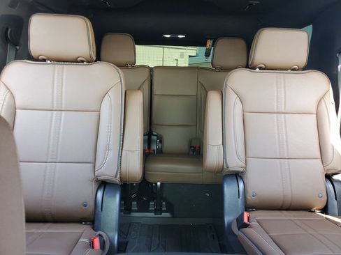 Certified 2025 Chevrolet Tahoe High Country AWD/4WD image 13