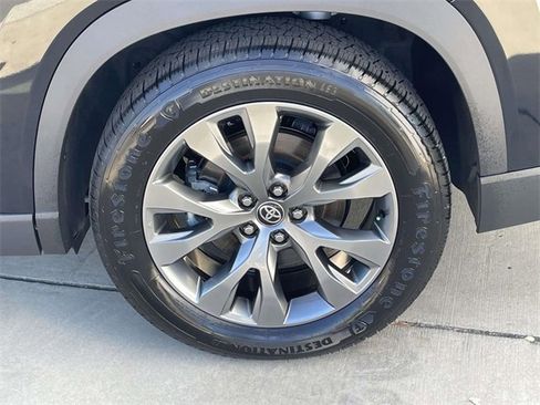 Used 2024 Toyota Grand Highlander Limited image 12