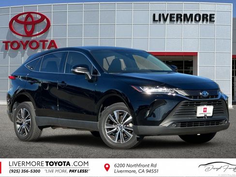 Used 2022 Toyota Venza LE image 1