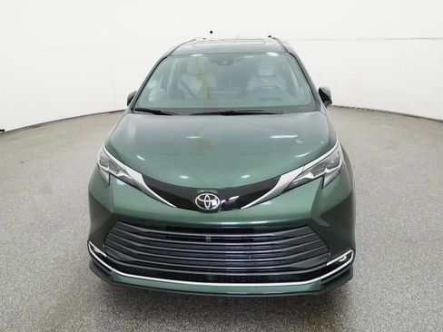 New 2026 Toyota Sienna Platinum image 7