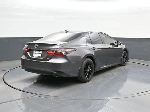 Used 2022 Toyota Camry LE image 11