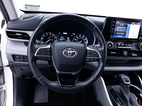Used 2021 Toyota Highlander XLE AWD/4WD image 34
