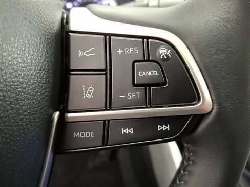 Certified 2023 Toyota Highlander XLE image 18