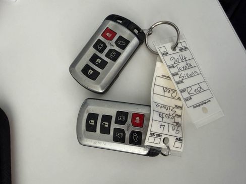 Used 2014 Toyota Sienna XLE FWD image 36