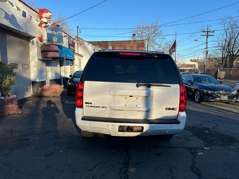 Used 2011 GMC Yukon XL SLT image 8