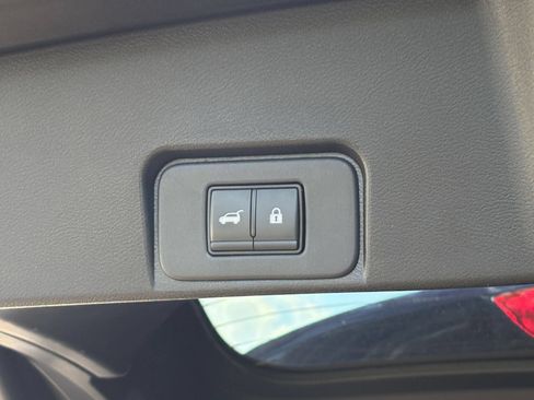 Used 2025 Nissan Rogue SV AWD/4WD image 23