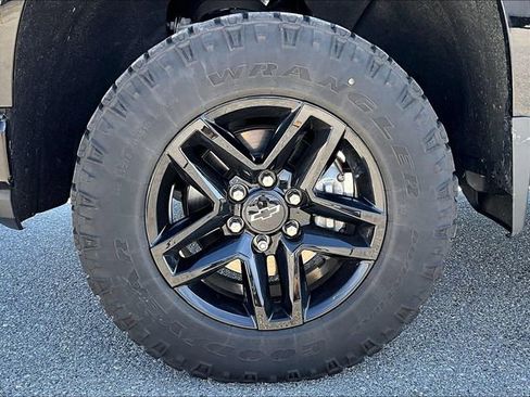 Used 2021 Chevrolet Silverado 1500 Custom Trail Boss w/ Midnight Edition image 7