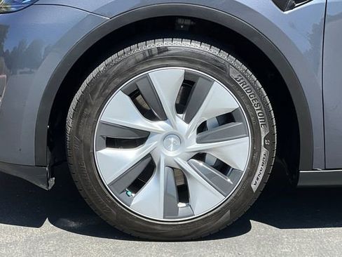 Used 2023 Tesla Model Y Long Range AWD/4WD image 31