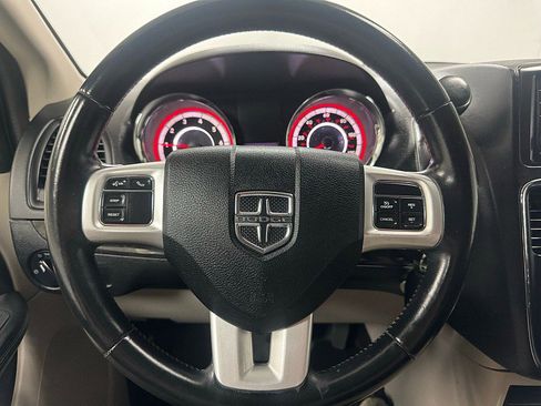 Used 2017 Dodge Grand Caravan SXT w/ Quick Order Package 29G SXT image 18